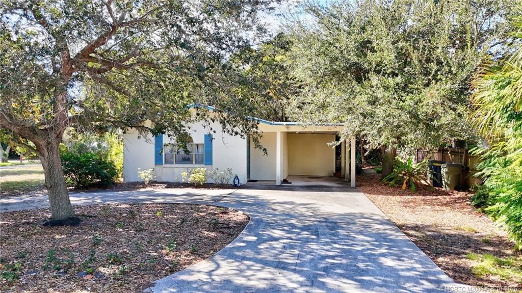 Photo of 1027 SE Osceola Street, Stuart, FL 34996 (MLS # M20053695)