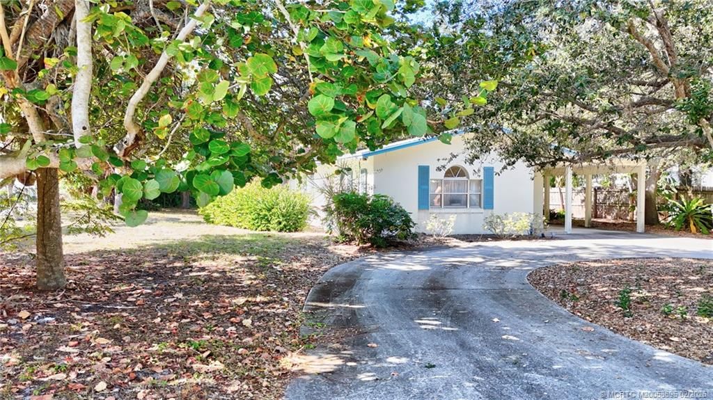 Photo of 1027 SE Osceola Street, Stuart, FL 34996 (MLS # M20053695)