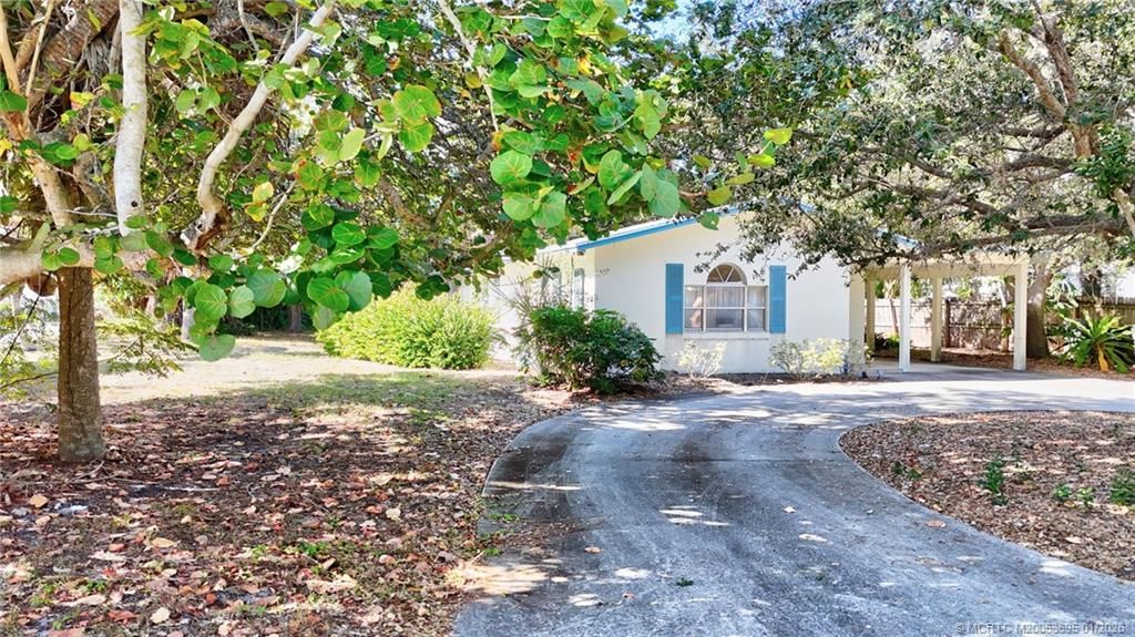 Photo of 1027 SE Osceola Street, Stuart, FL 34996 (MLS # M20053695)