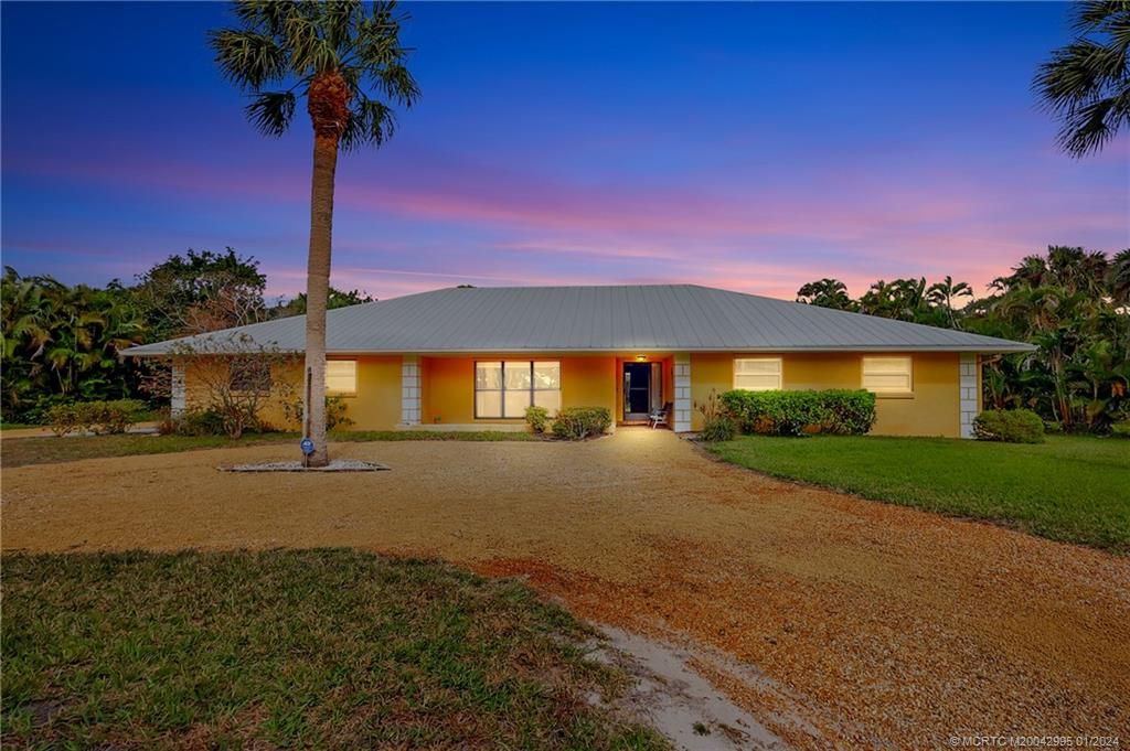 Photo of 273 SE Wells Drive, Stuart, FL 34996 (MLS # M20042995)