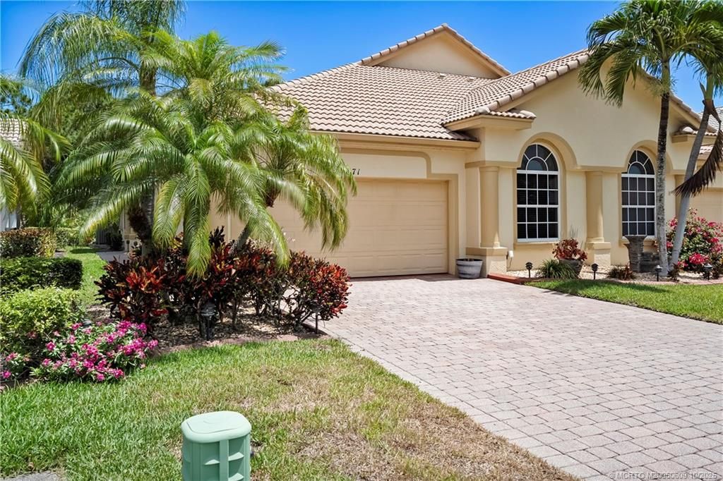Photo of 871 NW Red Pine Way, Jensen Beach, FL 34957 (MLS # M20050609)