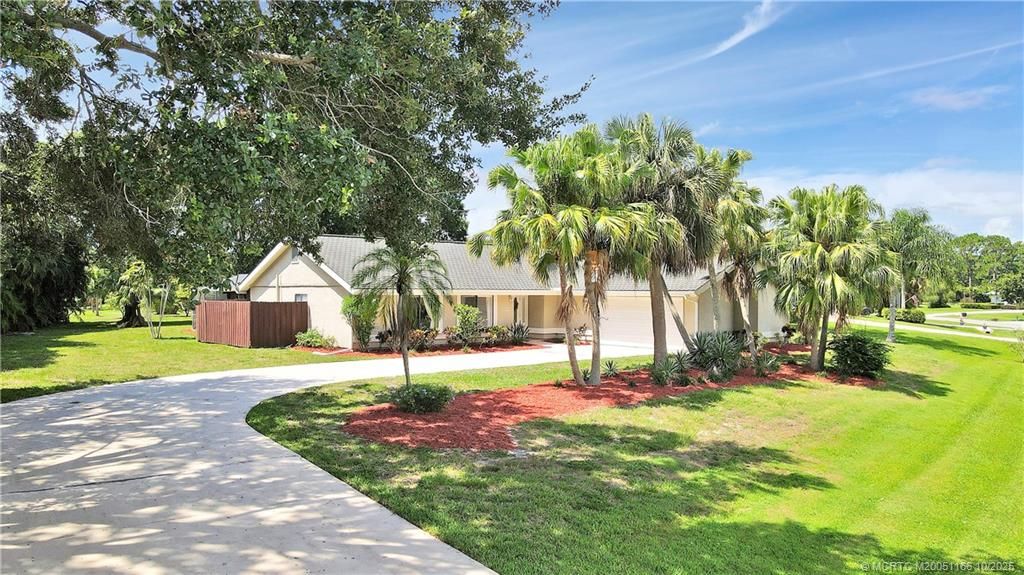 Photo of 3060 SE Darien Road, Port Saint Lucie, FL 34952 (MLS # M20051166)