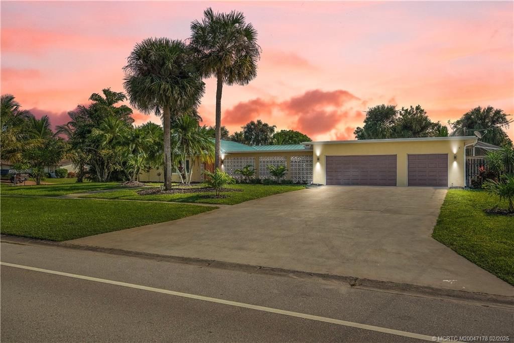 Photo of 3043 SE Pine Valley Street, Port Saint Lucie, FL 34952 (MLS # M20047178)