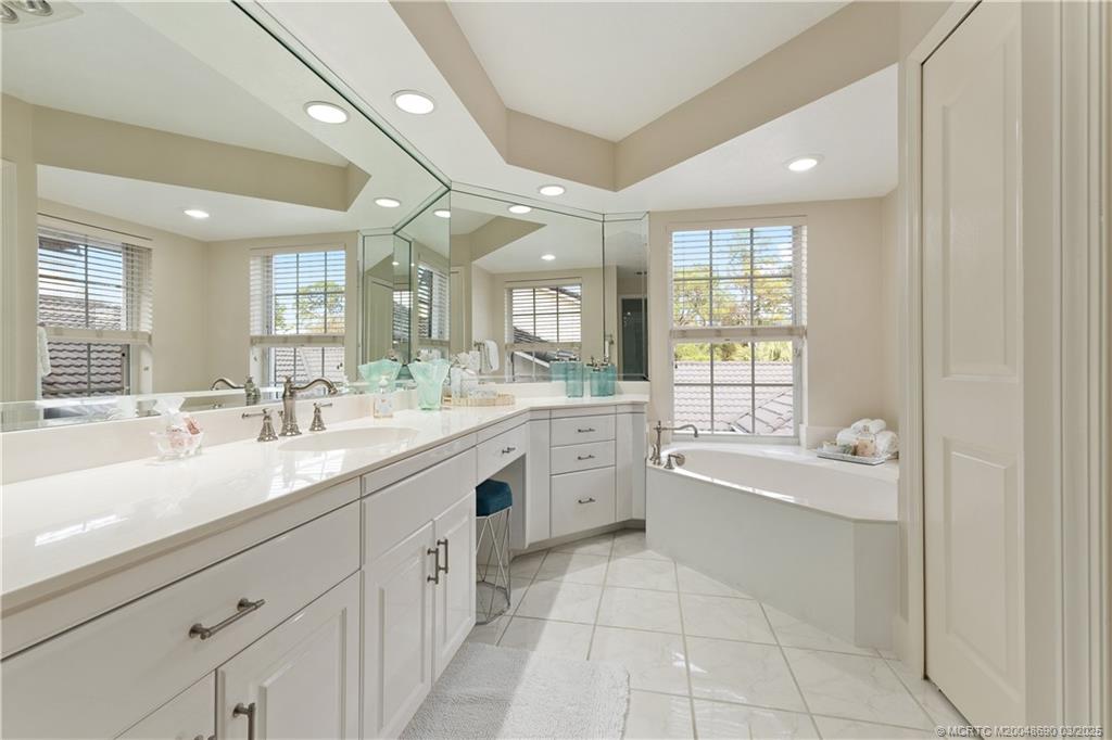 Palm City, Florida, 34990, United States, 4 Bedrooms Bedrooms, ,6 BathroomsBathrooms,Residential,Active,1723164