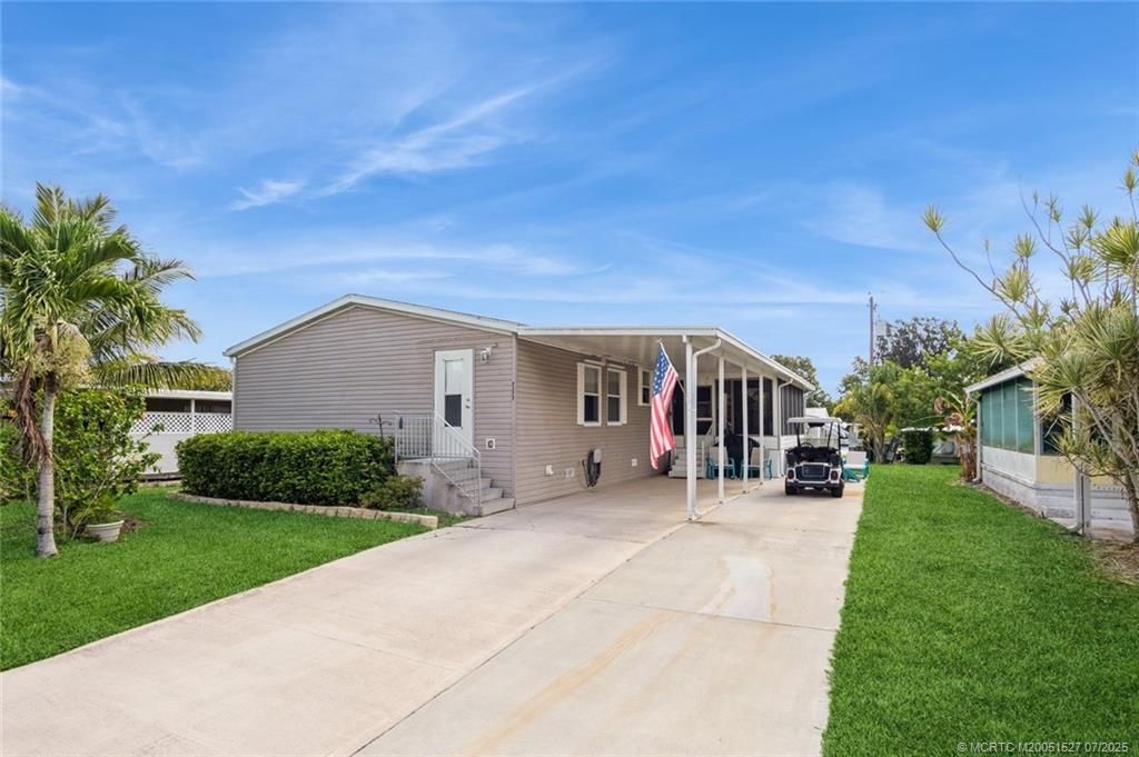 Photo of 7377 SE Swan Avenue, Hobe Sound, FL 33455 (MLS # M20051527)