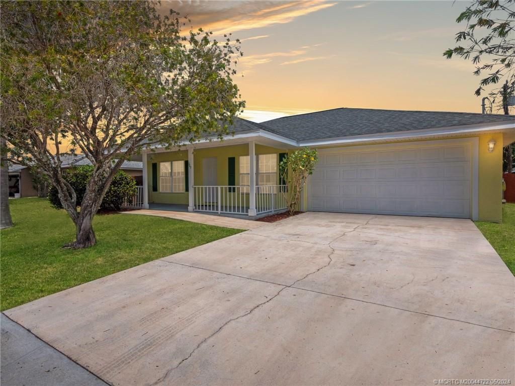 Photo of 989 NW 16th Street, Stuart, FL 34994 (MLS # M20044722)