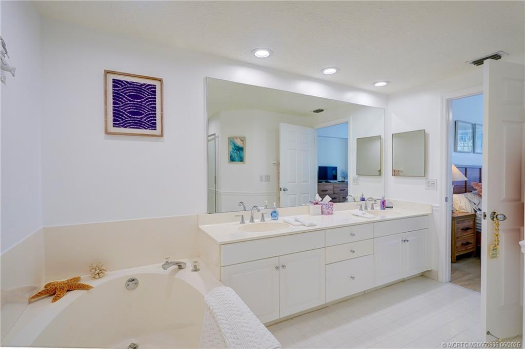 Stuart, Florida 34996, United States, 2 Bedrooms Bedrooms, ,2 BathroomsBathrooms,Residential,Active,149129