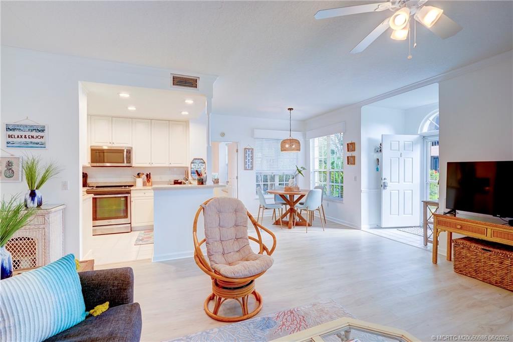 Stuart, Florida 34996, United States, 2 Bedrooms Bedrooms, ,2 BathroomsBathrooms,Residential,Active,149129