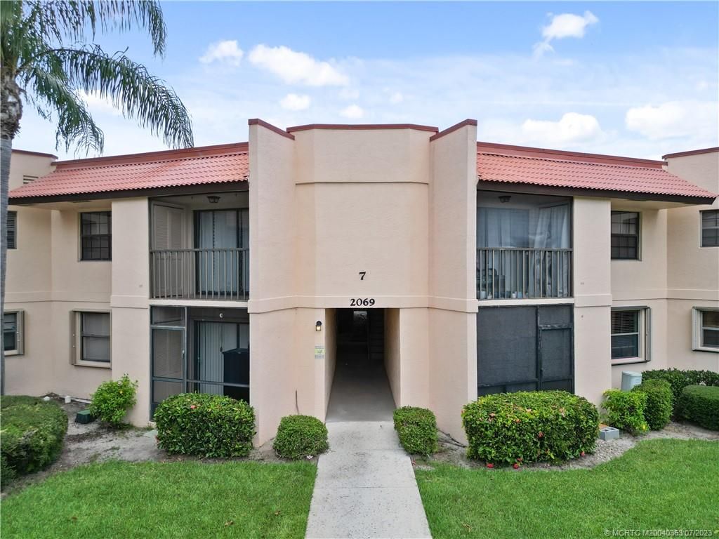 Photo of 2069 NE Collins Circle #7-50, Jensen Beach, FL 34957 (MLS # M20040363)