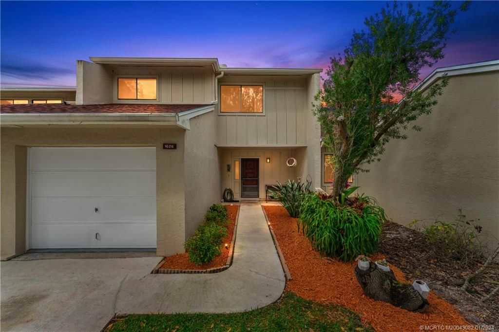 Photo of 1626 SW Crossing Circle, Palm City, FL 34990 (MLS # M20043082)