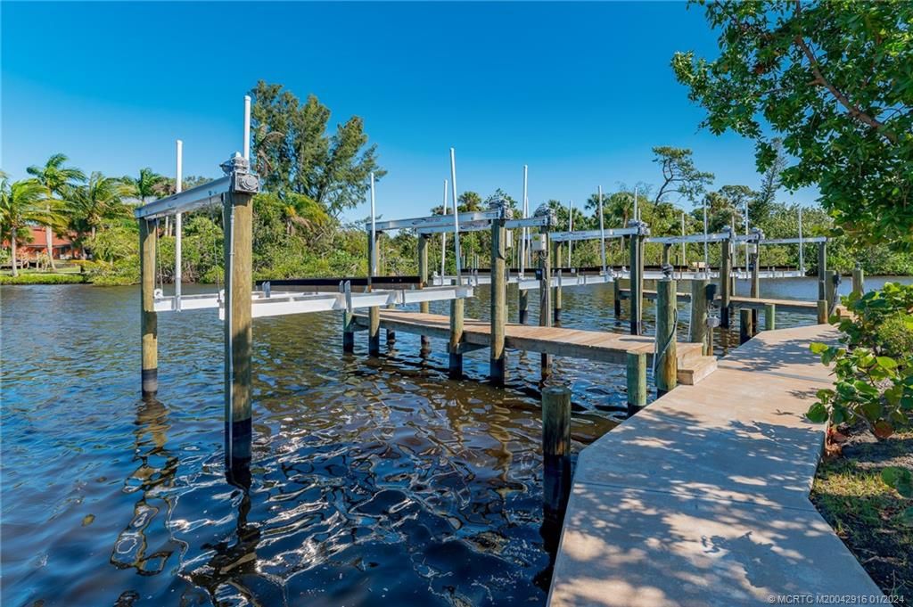 Photo of 4686 SE Manatee Way, Stuart, FL 34997 (MLS # M20042916)