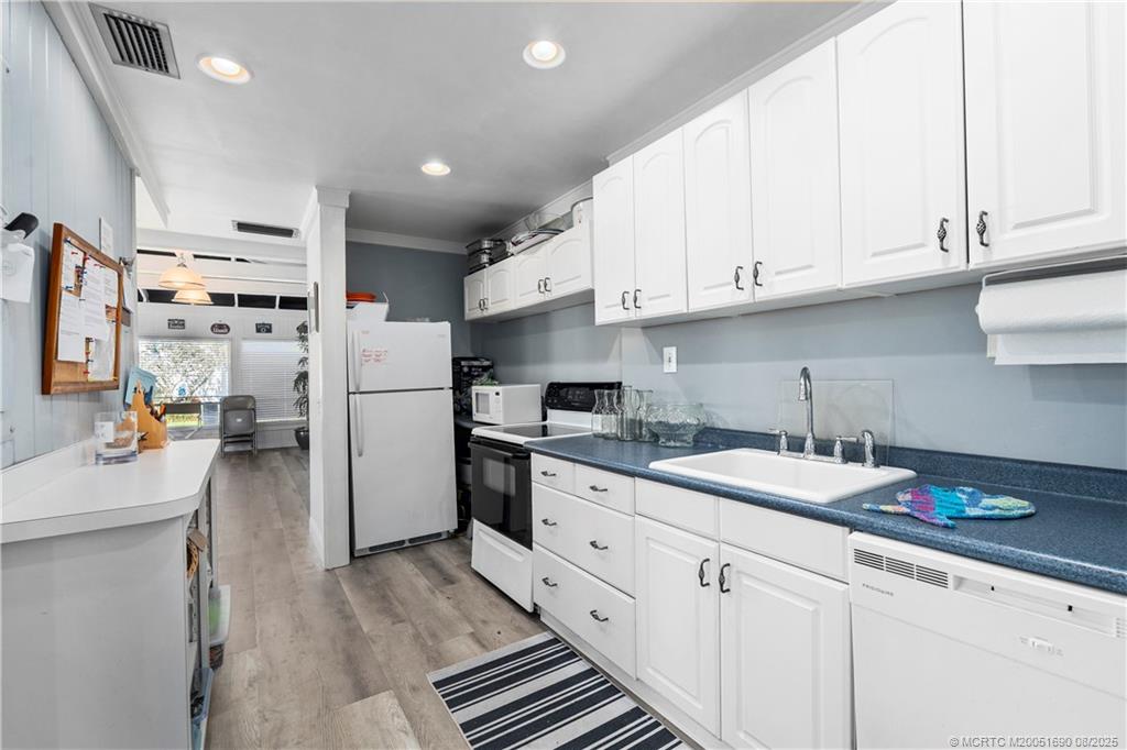 Stuart, Florida 34994, United States, 2 Bedrooms Bedrooms, ,2 BathroomsBathrooms,Residential,Active,188001