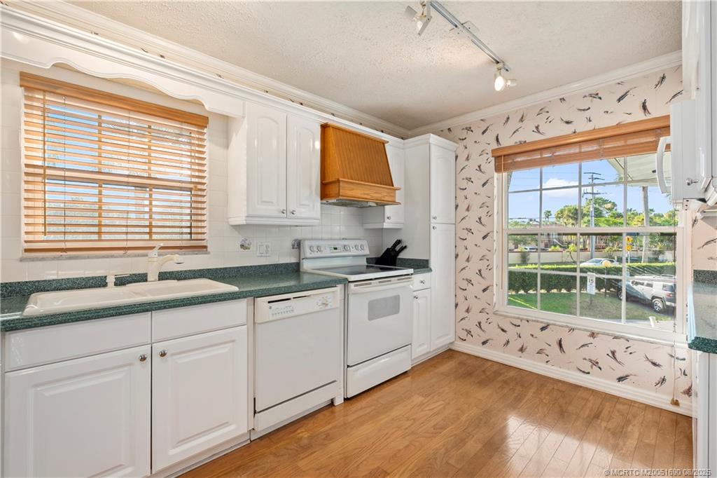 Stuart, Florida 34994, United States, 2 Bedrooms Bedrooms, ,2 BathroomsBathrooms,Residential,Active,188001