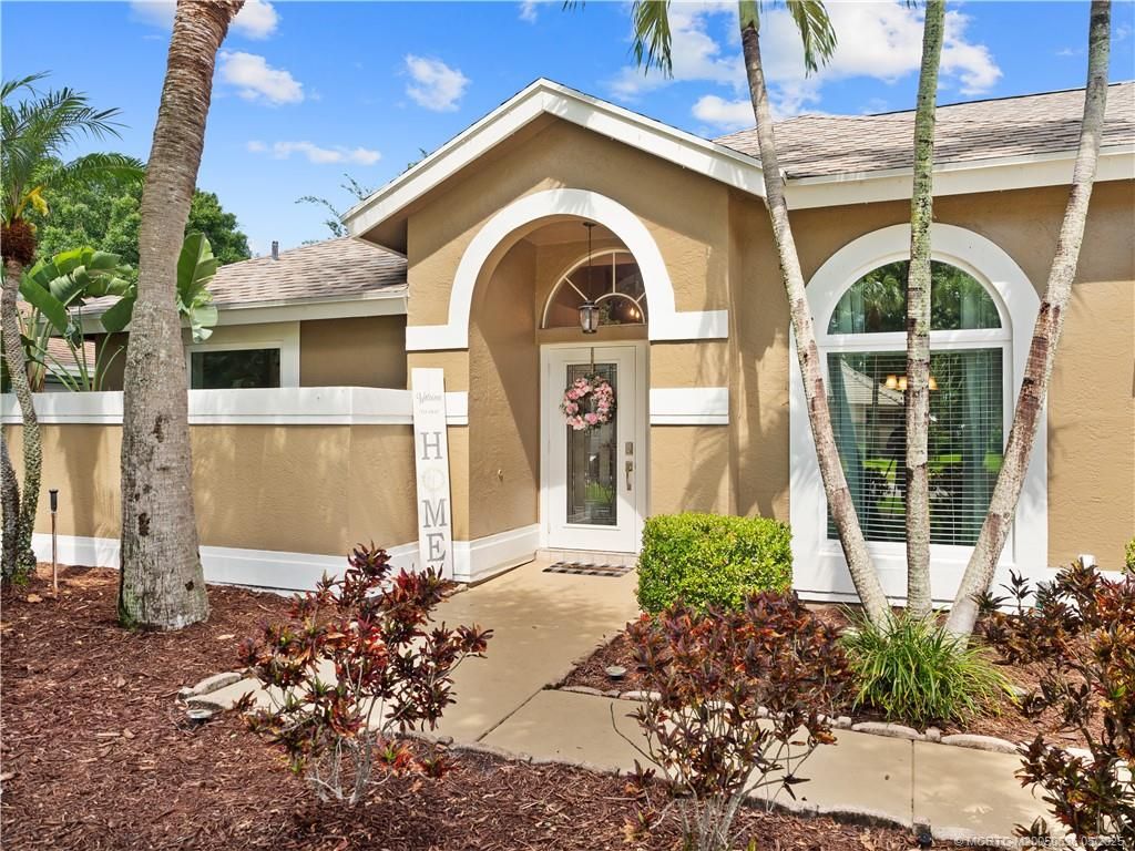 Photo of 2055 SW Danforth Circle, Palm City, FL 34990 (MLS # M20050636)