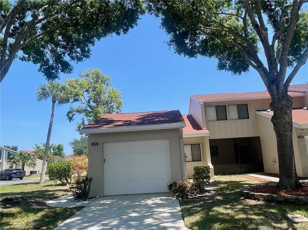 Photo of 1576 SW Crossing Circle, Palm City, FL 34990 (MLS # M20050370)