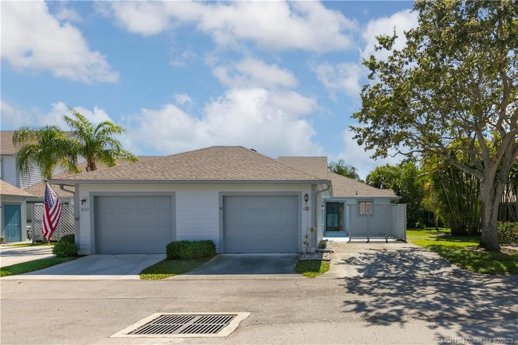 Photo of 6125 SE Georgetown Place #1001, Hobe Sound, FL 33455 (MLS # M20038268)