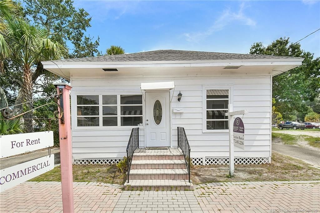 Photo of 309 SE Denver Avenue, Stuart, FL 34994 (MLS # M20041396)