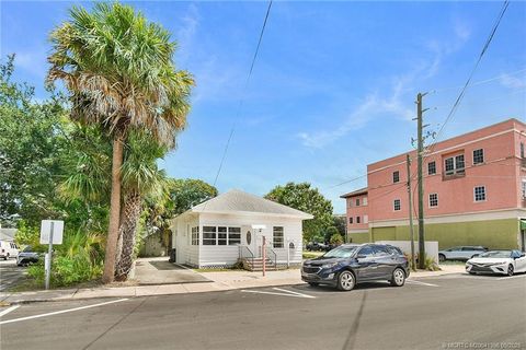 Photo of 309 SE Denver Avenue, Stuart, FL 34994 (MLS # M20041396)