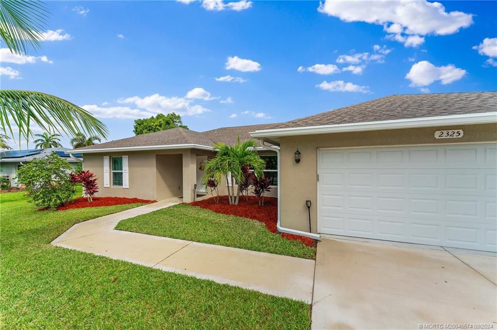 Photo of 2325 SE Grand Drive, Port Saint Lucie, FL 34952 (MLS # M20046574)