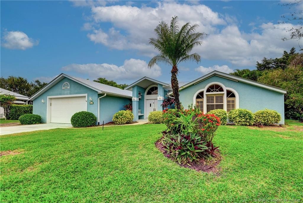 Photo of 4212 SE Rainbows End, Stuart, FL 34997 (MLS # M20037211)