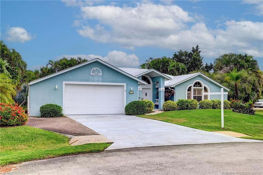 Photo of 4212 SE Rainbows End, Stuart, FL 34997 (MLS # M20037211)