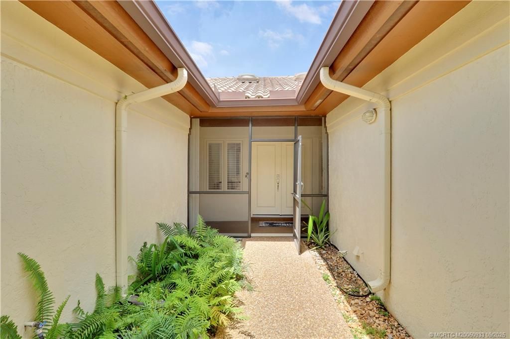 Photo of 6384 SE Ironwood Circle, Stuart, FL 34997 (MLS # M20050933)