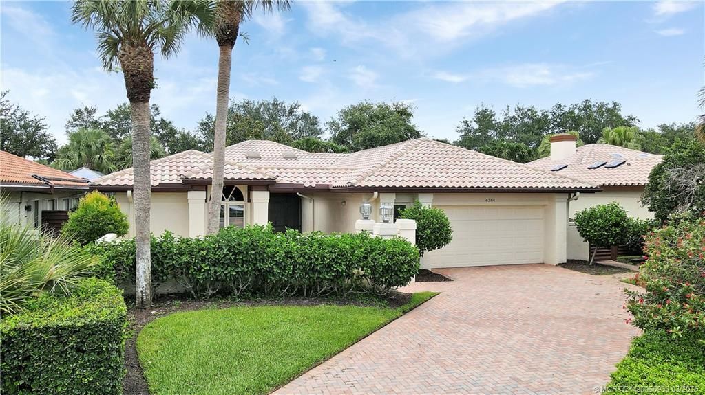 Photo of 6384 SE Ironwood Circle, Stuart, FL 34997 (MLS # M20050933)