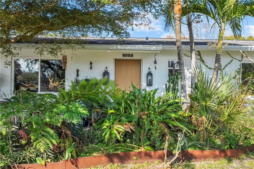 Photo of 1092 SE Madison Avenue, Stuart, FL 34996 (MLS # M20053934)