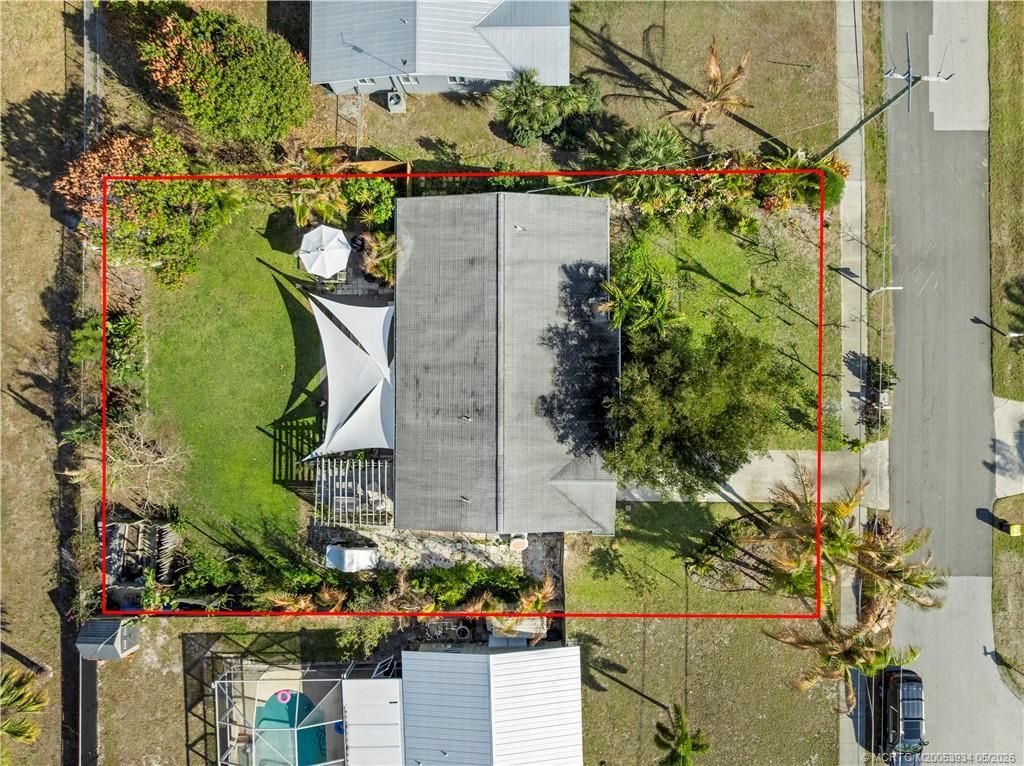 Photo of 1092 SE Madison Avenue, Stuart, FL 34996 (MLS # M20053934)