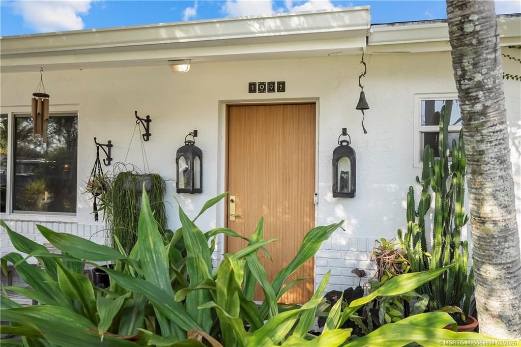 Photo of 1092 SE Madison Avenue, Stuart, FL 34996 (MLS # M20053934)