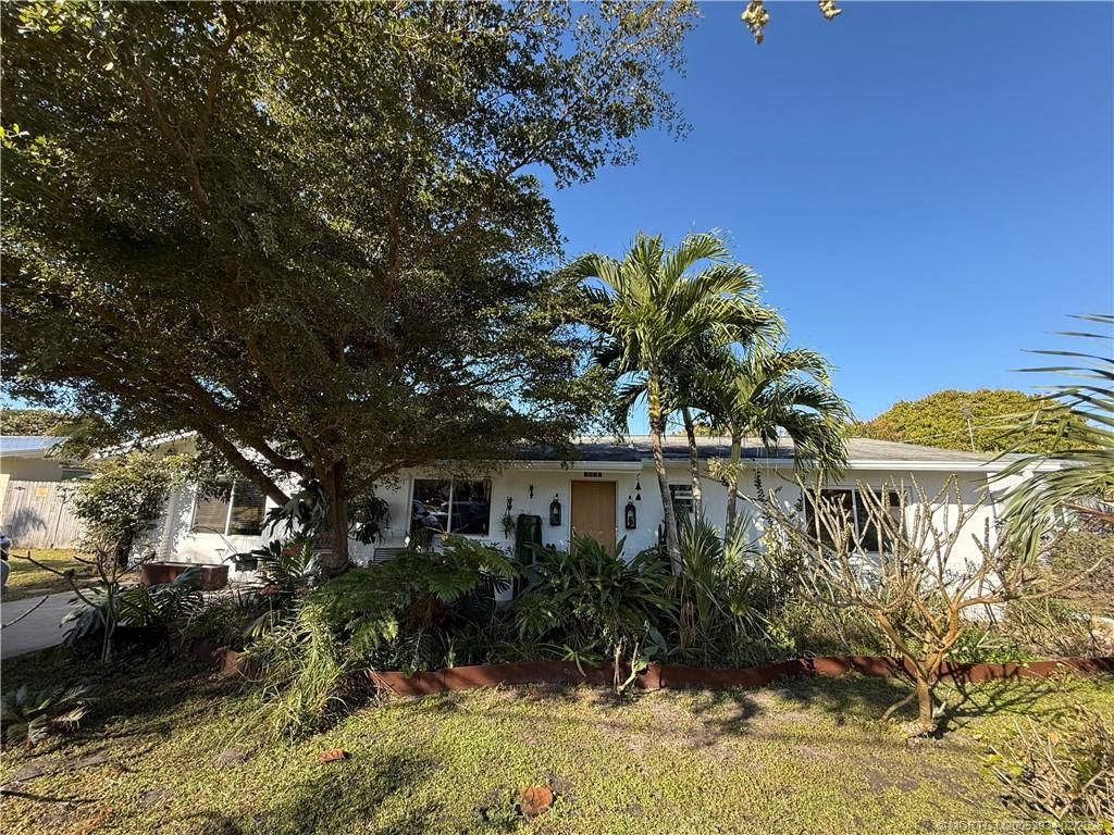 Photo of 1092 SE Madison Avenue, Stuart, FL 34996 (MLS # M20053934)