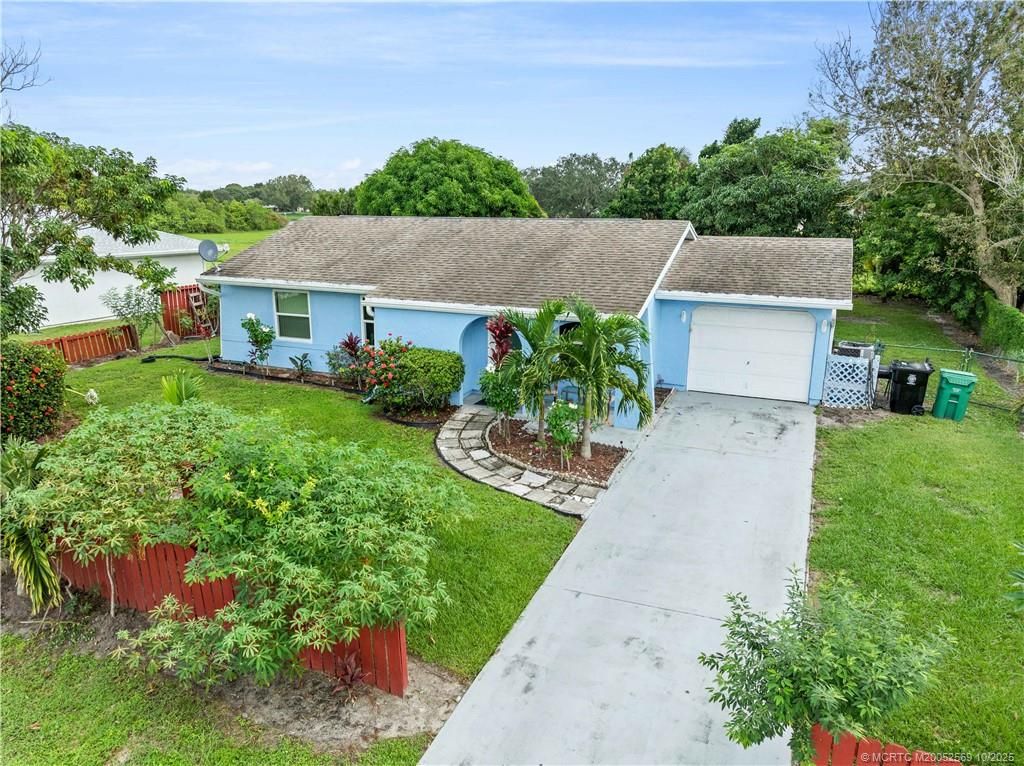 Photo of 1842 SE Wexford Court, Port Saint Lucie, FL 34952 (MLS # M20052569)