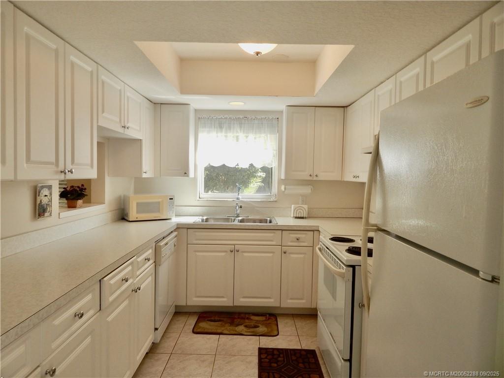 Stuart, Florida 34996, United States, 2 Bedrooms Bedrooms, ,2 BathroomsBathrooms,Residential,Active,214197