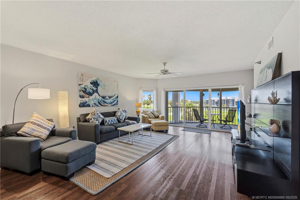 145 NE Edgewater Drive 4203