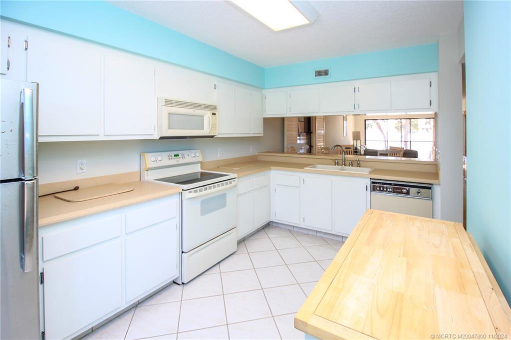 Stuart, Florida 34996, United States, 2 Bedrooms Bedrooms, ,2 BathroomsBathrooms,Residential,Active,30294