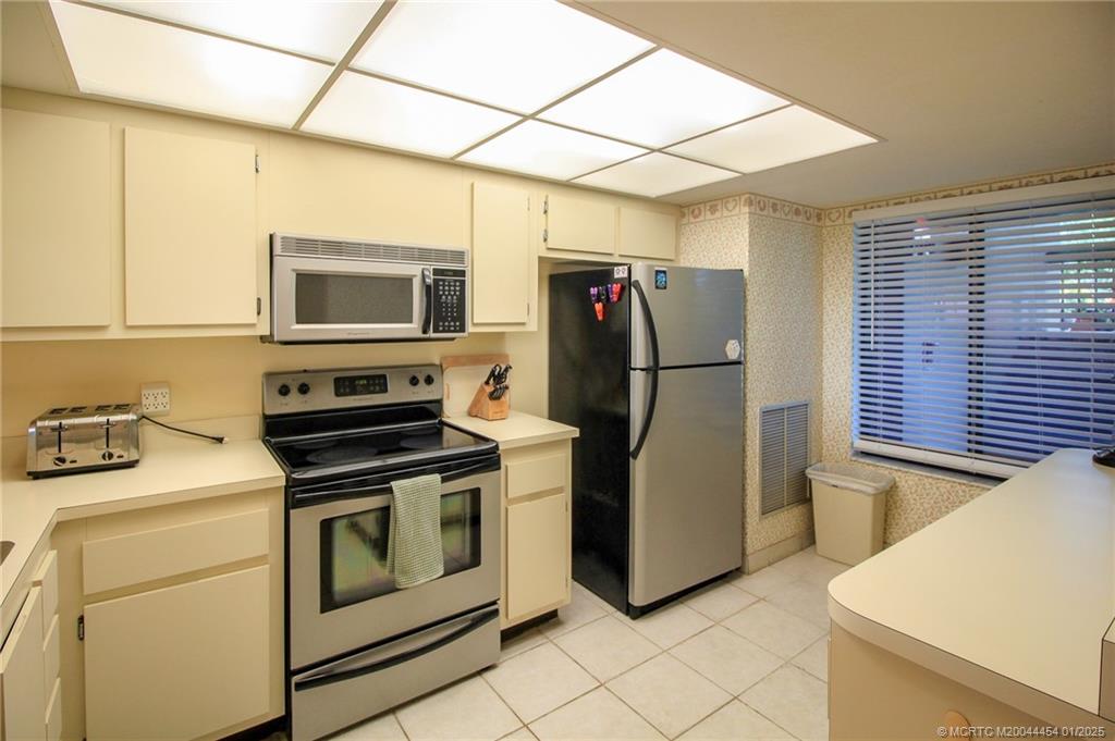 Stuart, Florida 34996, United States, 2 Bedrooms Bedrooms, ,2 BathroomsBathrooms,Residential,Active,60267