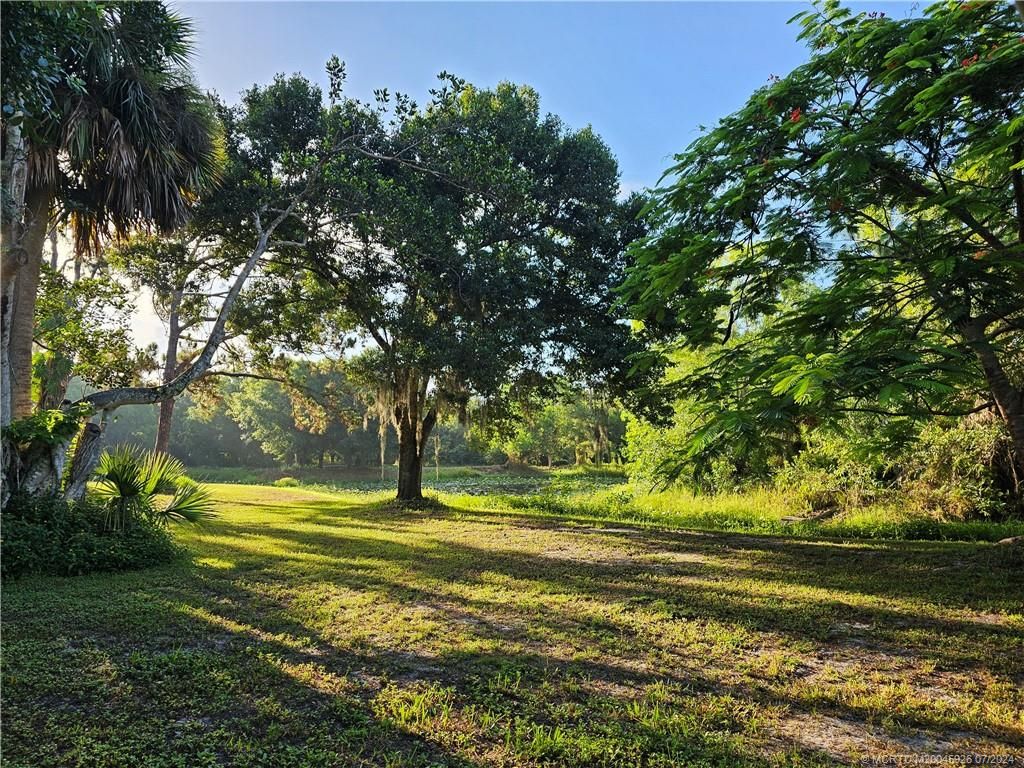 Photo of 7100 SE 138th Street, Hobe Sound, FL 33455 (MLS # M20045926)