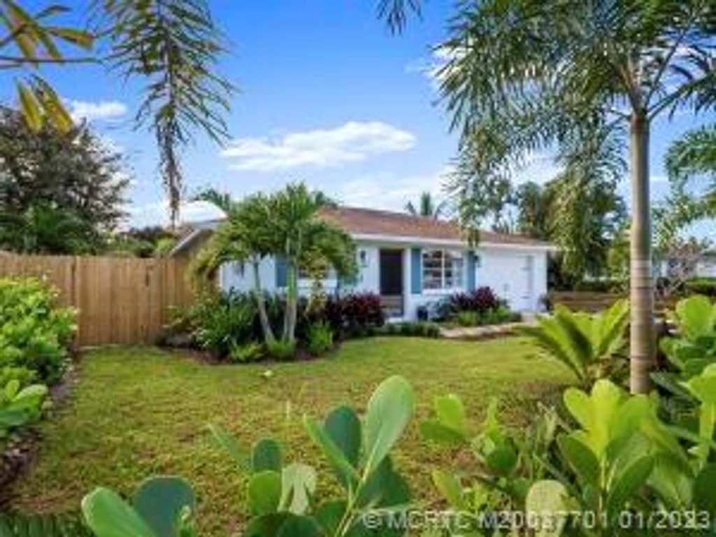 Photo of 1964 SE Lafayette Street, Stuart, FL 34997 (MLS # M20037701)