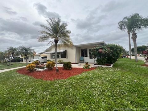 Photo of 6270 S Ironwood Lane, Lantana, FL 33462 (MLS # M20053489)