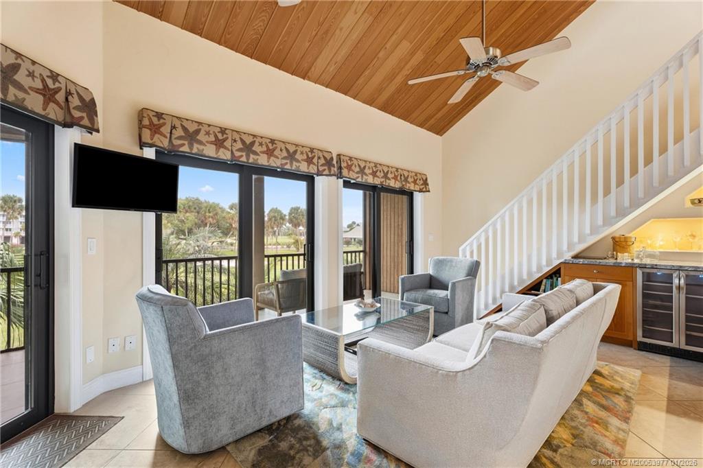 291 NE Edgewater Drive