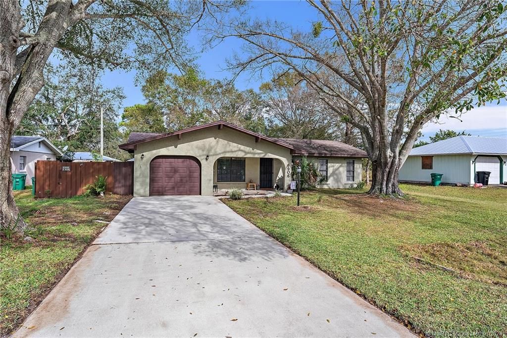 Photo of 6906 Lakeland Boulevard, Fort Pierce, FL 34951 (MLS # M20042460)