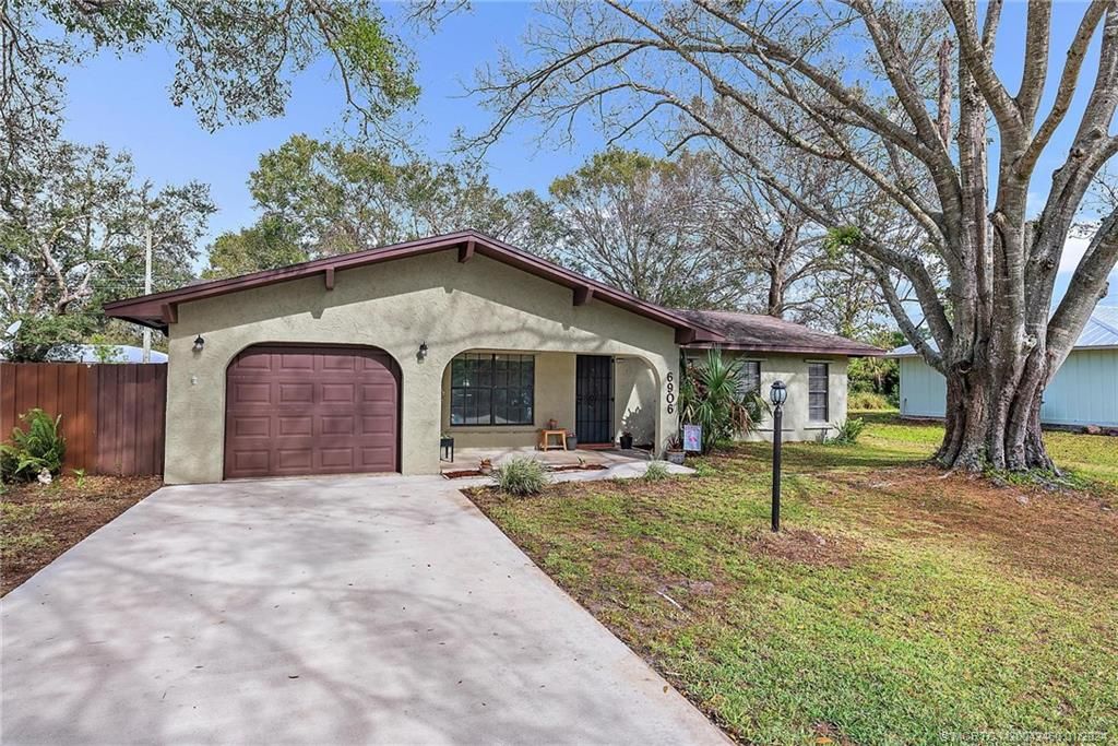 Photo of 6906 Lakeland Boulevard, Fort Pierce, FL 34951 (MLS # M20042460)