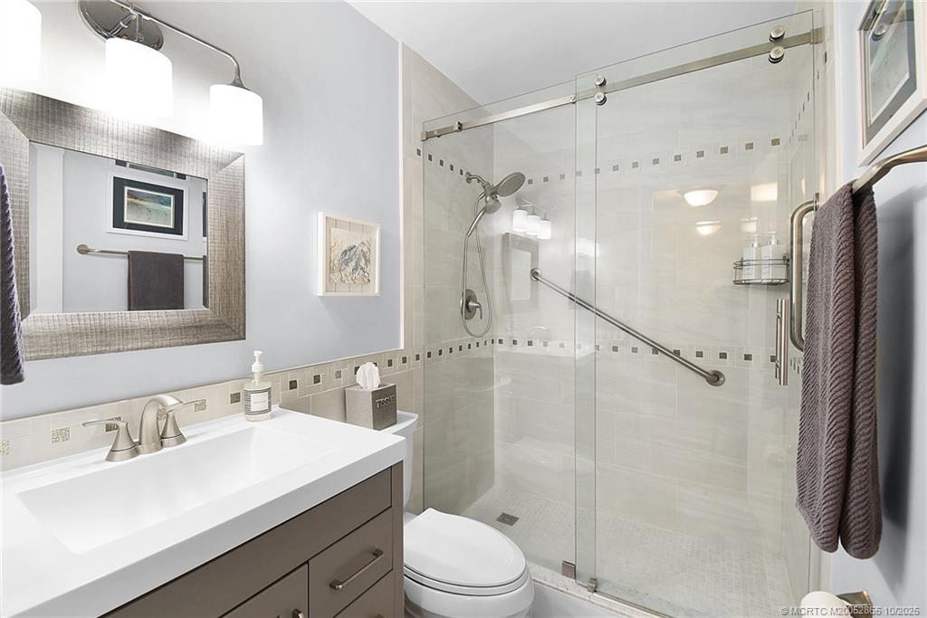 Stuart, Florida 34996, United States, 2 Bedrooms Bedrooms, ,2 BathroomsBathrooms,Residential,Pending,235443