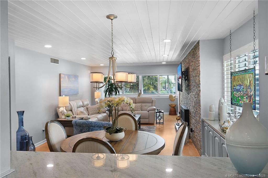 Stuart, Florida 34996, United States, 2 Bedrooms Bedrooms, ,2 BathroomsBathrooms,Residential,Pending,235443