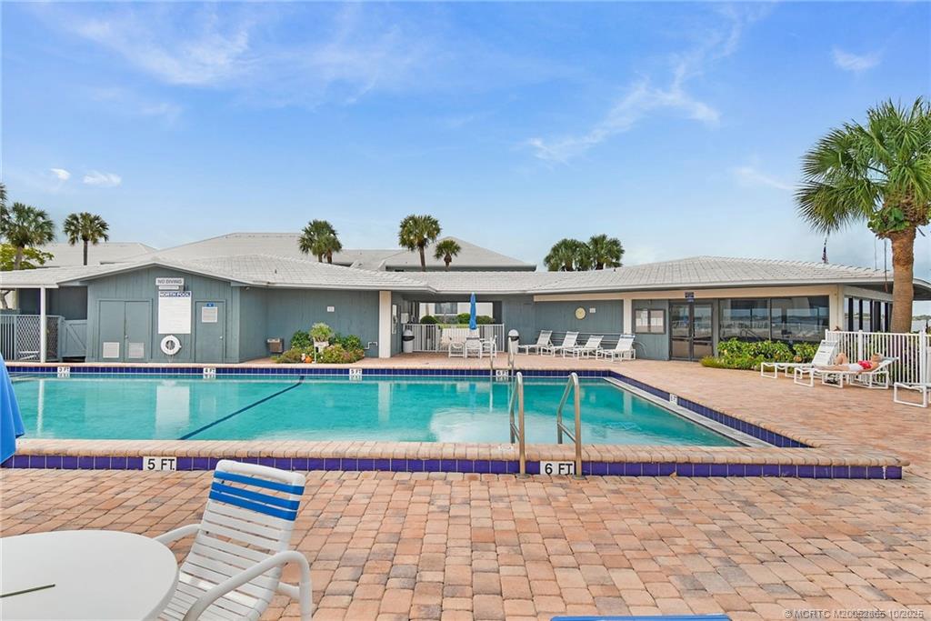 Stuart, Florida 34996, United States, 2 Bedrooms Bedrooms, ,2 BathroomsBathrooms,Residential,Pending,235443