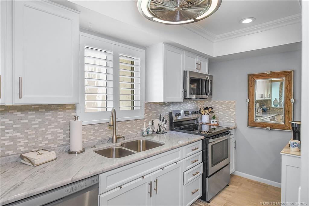 Stuart, Florida 34996, United States, 2 Bedrooms Bedrooms, ,2 BathroomsBathrooms,Residential,Pending,235443