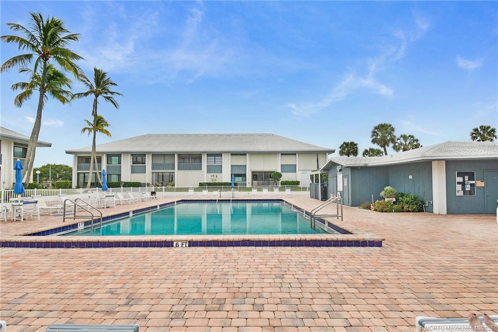 Stuart, Florida 34996, United States, 2 Bedrooms Bedrooms, ,2 BathroomsBathrooms,Residential,Pending,235443