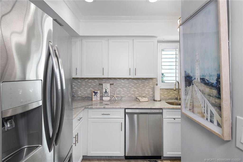 Stuart, Florida 34996, United States, 2 Bedrooms Bedrooms, ,2 BathroomsBathrooms,Residential,Pending,235443