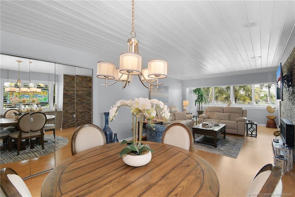 Stuart, Florida 34996, United States, 2 Bedrooms Bedrooms, ,2 BathroomsBathrooms,Residential,Pending,235443