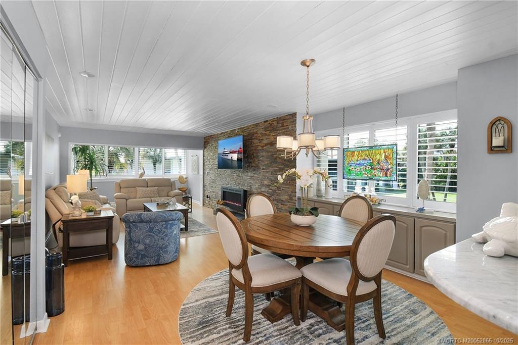 Stuart, Florida 34996, United States, 2 Bedrooms Bedrooms, ,2 BathroomsBathrooms,Residential,Pending,235443